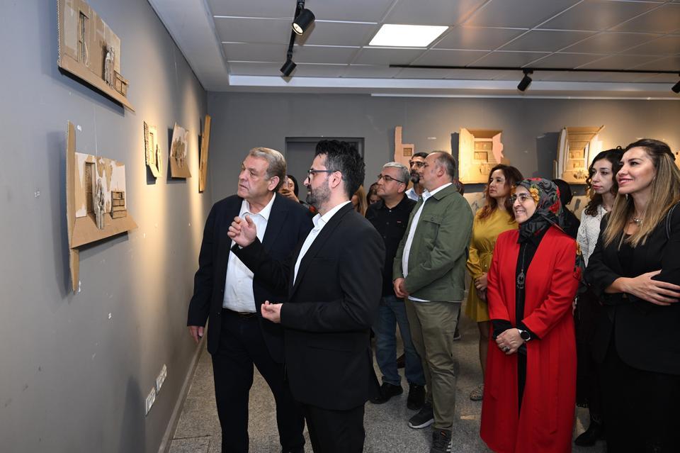 'Filistin'in sessiz duvarları' sergisi açıldı