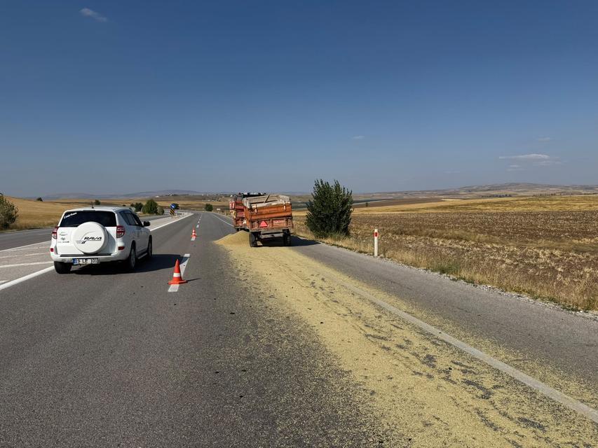 Çekici traktöre arkadan çarptı: 1 yaralı