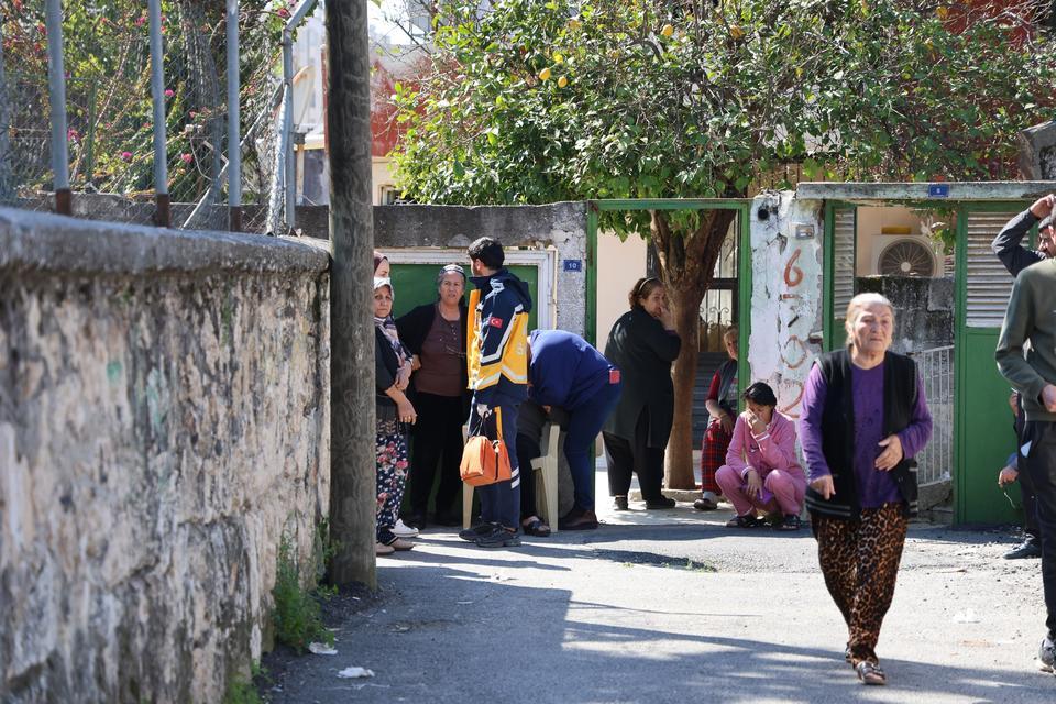 UYUŞTURUCU PARASI İSTEYEN OĞLUNU AV TÜFEĞİYLE ÖLDÜRDÜ