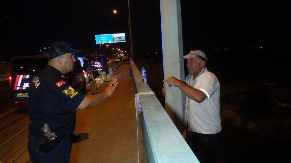 7. KEZ İNTİHAR GİRİŞİMİNDE BULUNDU BOYNUNDA İP, ELİNDE BIÇAKLA 5 YIL SONRA YENİDEN KÖPRÜYE ÇIKTI, POLİS TARAFINDAN İKNA EDİLDİ