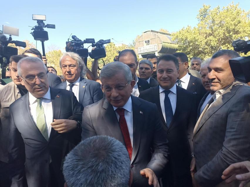 Davutoğlu ifade vermek üzere Ankara Adliyesi’ne geldi