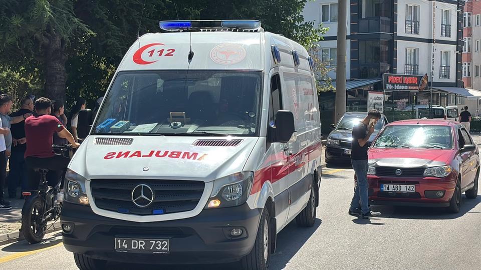 Yaya geçidinde otomobil yaşlı adama çarptı: 1 yaralı