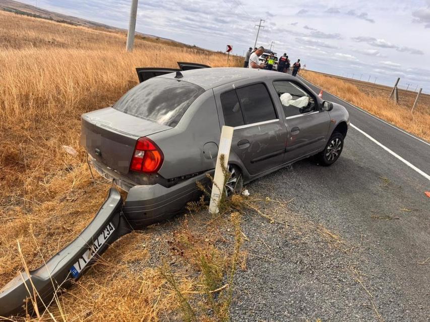 Otomobiller çarpıştı: 3 yaralı
