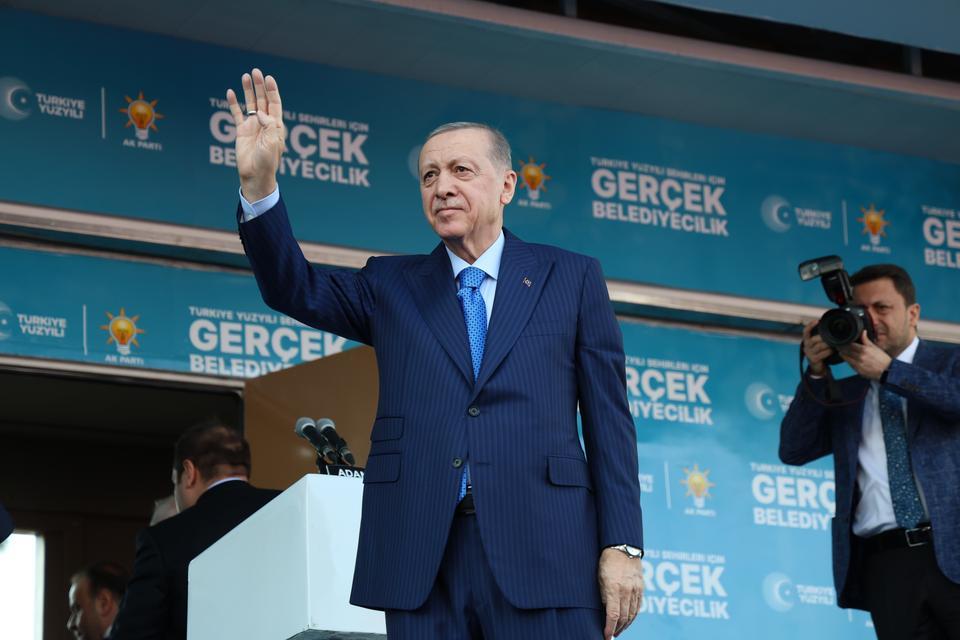 CUMHURBAŞKANI ERDOĞAN: "MUHALEFETİN BİZE SÜREKLİ ÖRNEK GÖSTERDİĞİ ÜLKELERDE SON 4 GÜNDÜR KAAN KONUŞULUYOR" "UMUTLARINI TÜRKİYE'YE BAĞLAMIŞ DOSTLARIMIZ BİZİM BU BAŞARILARIMIZLA GURUR DUYUYOR. ELBETTE RAKİPLERİMİZ DE ENDİŞEYE KAPILIYOR"
