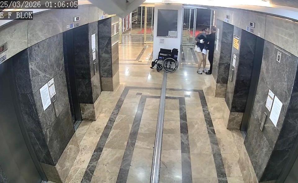 BALKONDAN DÜŞEN KADININ ŞÜPHELİ ÖLÜMÜNDE YENİ GELİŞME: OLAY GECESİ GÖRÜNTÜLERİ ORTAYA ÇIKTI 7. KATTAN DÜŞEREK HAYATINI KAYBETMİŞTİ: TÜRKAN BİÇER'İN ÖLÜMÜNDEN ÖNCEKİ SON ANLARI KAMERADA