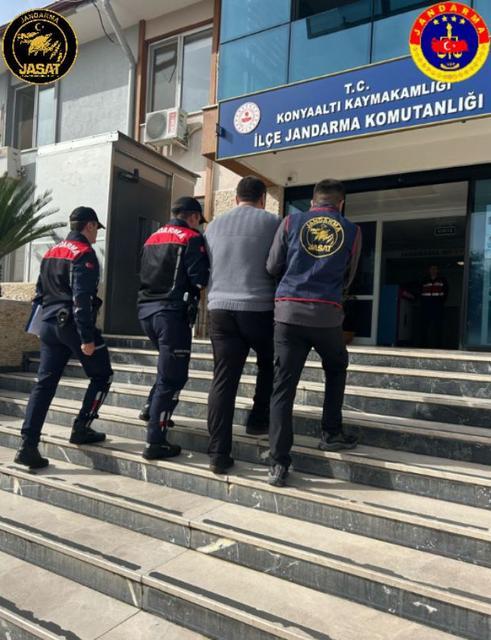 SUÇ ÖRGÜTÜ LİDERİ SAHTE KİMLİKLE YAKALANDI