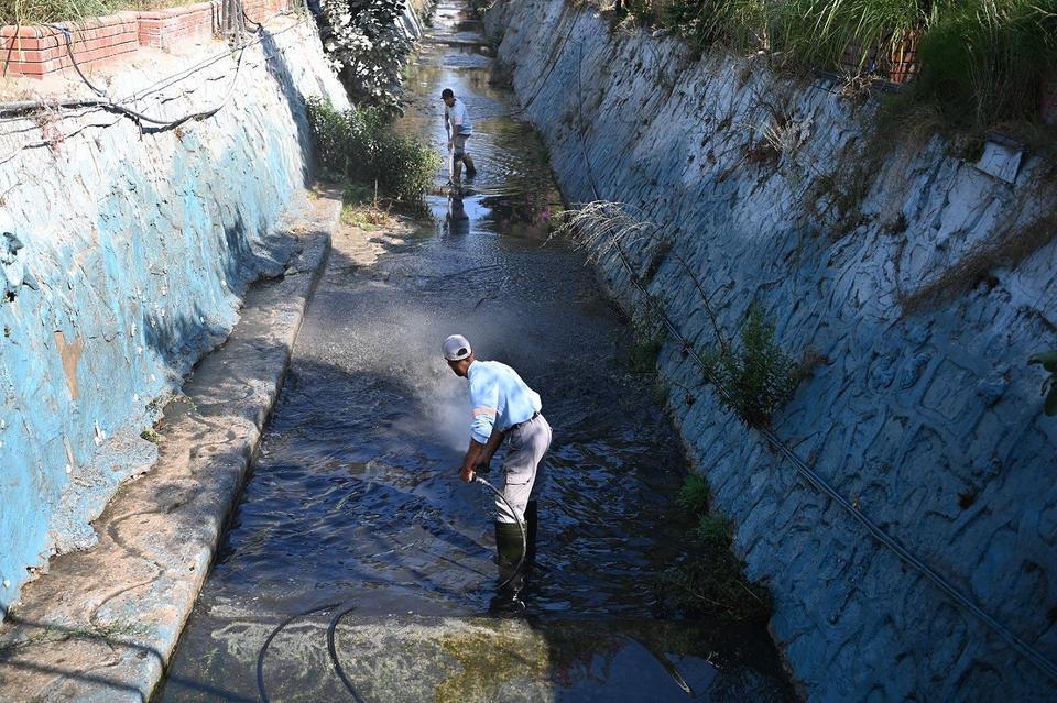Kuşadası’nda Damlacık Deresi temizlendi
