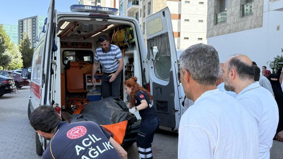 Bina görevlisi, elektrik akımına kapılarak hayatını kaybetti
