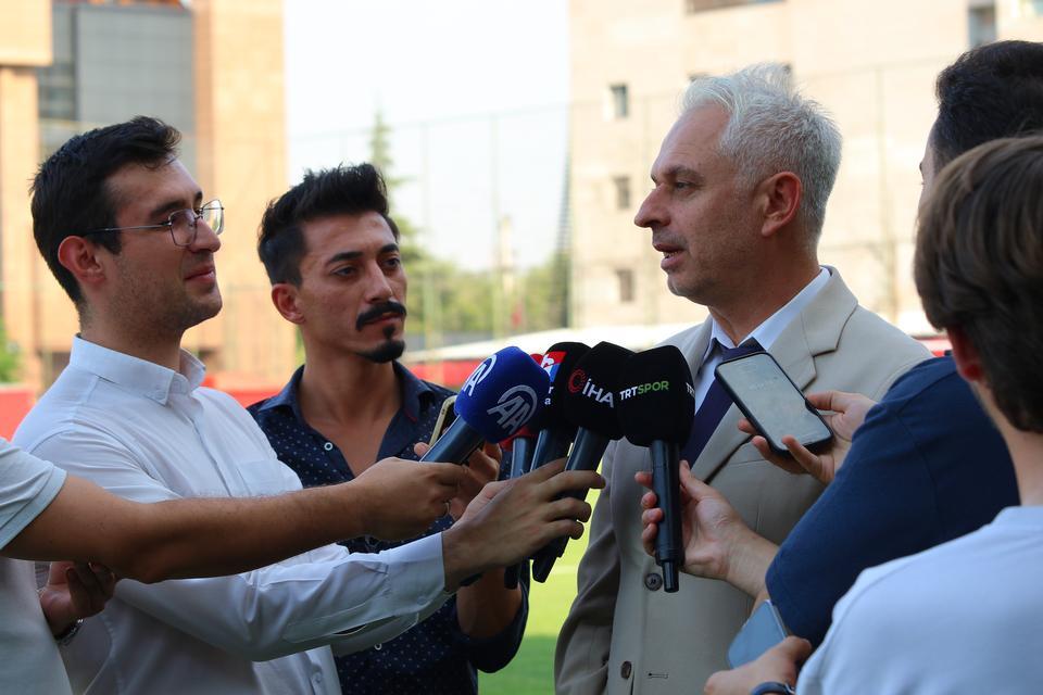 "2-3 tane çok renkli oyuncu konusunda çalışıyoruz"