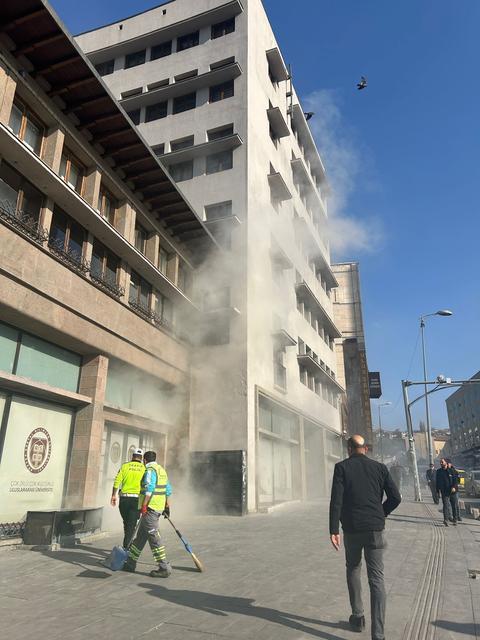 Üniversitede patlama: Çok sayıda ekip harekete geçti