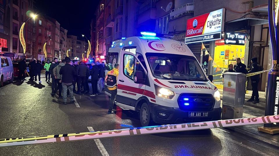 Bir evde 3 kişi silahla vurulmuş halde bulundu