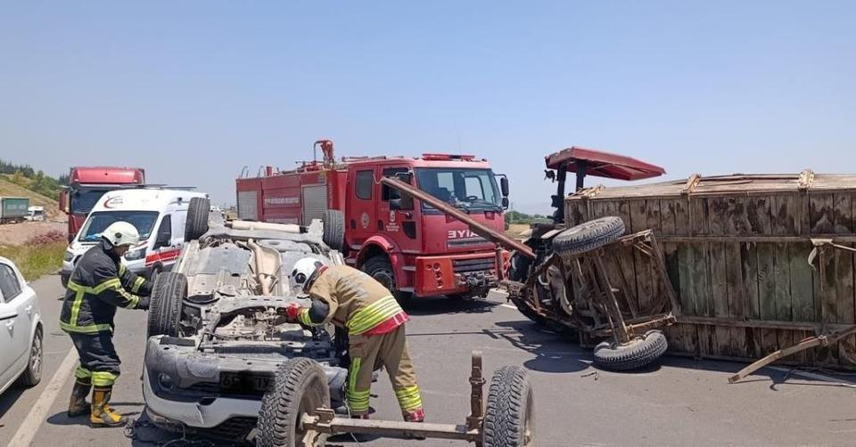 Traktörle çarpışan otomobil takla attı: 2 yaralı