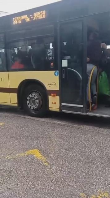 YOLCU DOLU OTOBÜSÜN İÇİ BİR ANDA RİNGE DÖNDÜ