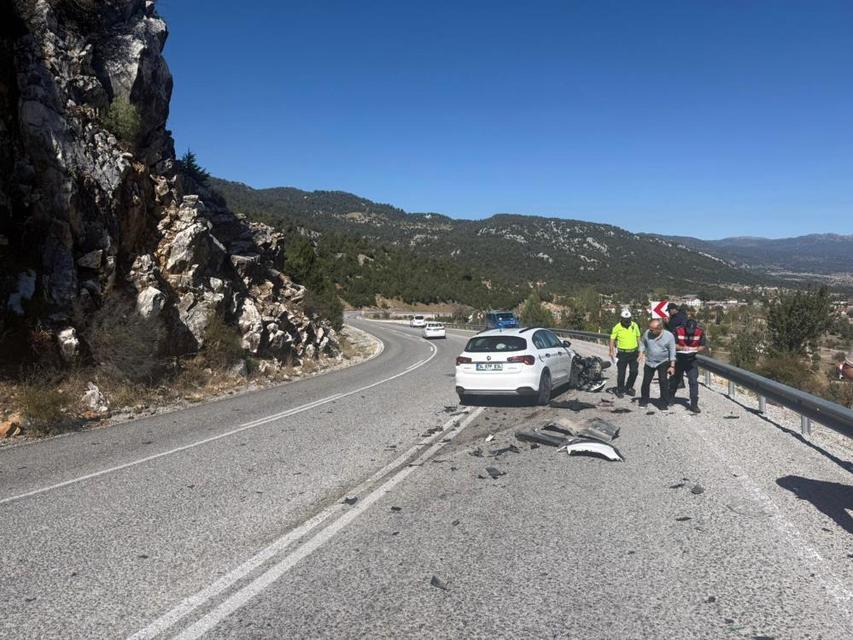 Otomobille motosiklet çarpıştı: 1ölü