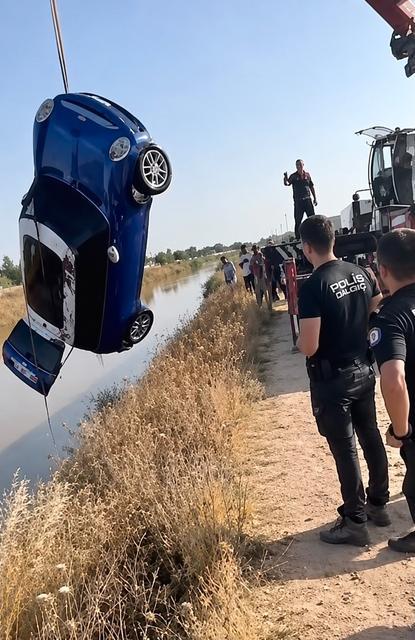 Otomobil dereye uçtu: Sürücü kayboldu