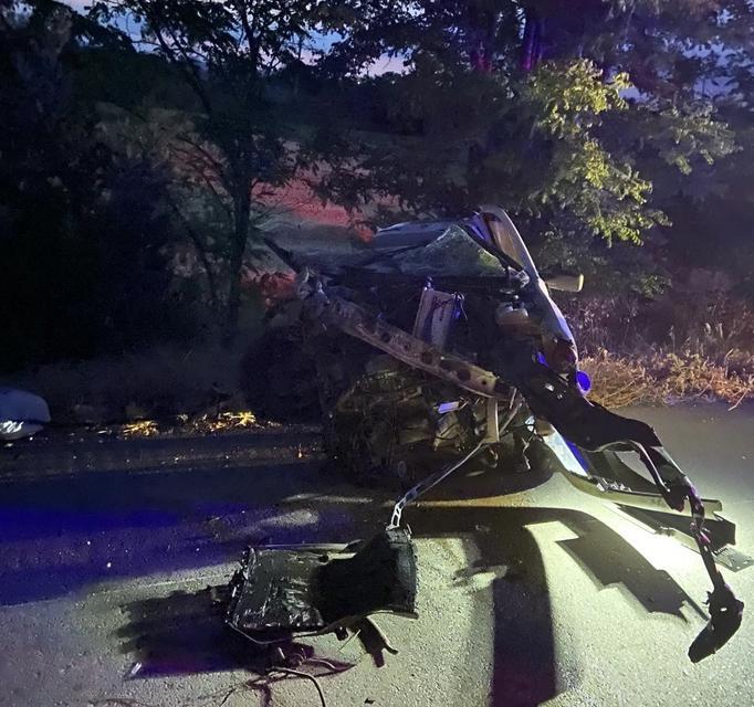 BALIKESİR'DE FECİ KAZA: 3 ÖLÜ, 1 YARALI YOL ÜZERİNDE BRANDAYI DÜZELTİRKEN OTOMOBİL KAMYONUNA ÇARPTI, 3 KİŞİ HAYATINI KAYBETTİ