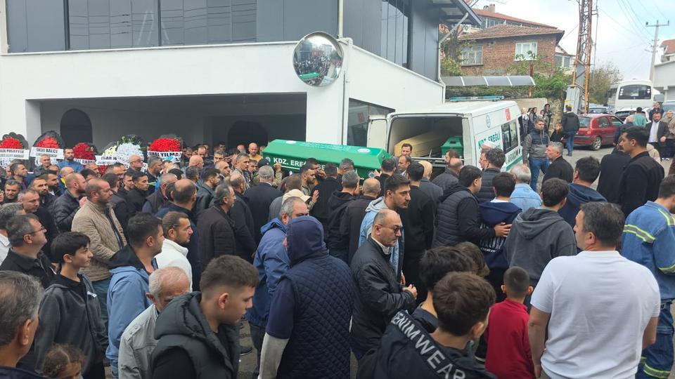 Okulda kalp krizi sonucu hayatını kaybeden Ömer Halis, gözyaşlarıyla toprağa verildi