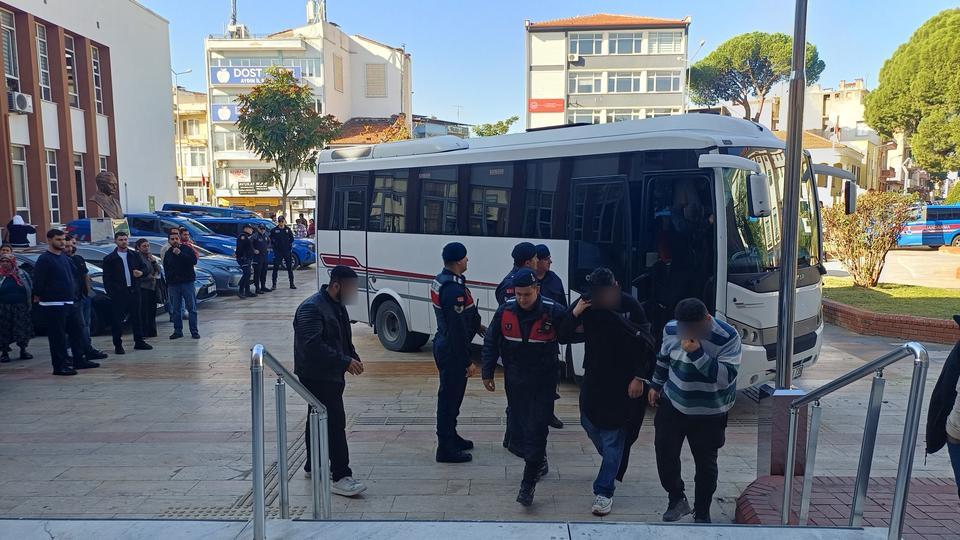 UYUŞTURUCU OPERASYONUNDA YAKALANAN 98 ŞÜPHELİ ADLİYEYE SEVK EDİLDİ