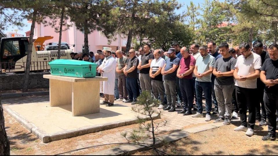 Kazada hayatını kaybeden 15 yaşındaki kız son yolculuğuna uğurlandı