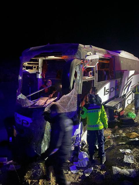 AYDIN'DA OTOBÜS KAZASI: 1 ÖLÜ, 32 YARALI
