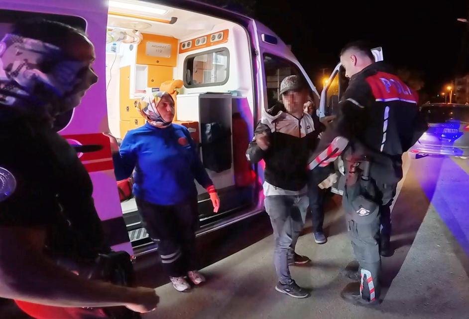 Alkollü sürücü ne polisi dinledi ne de sağlıkçıları