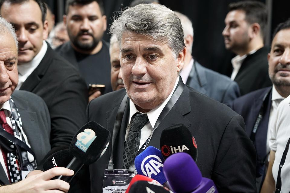 Serdal Adalı açıklama yapıyor.