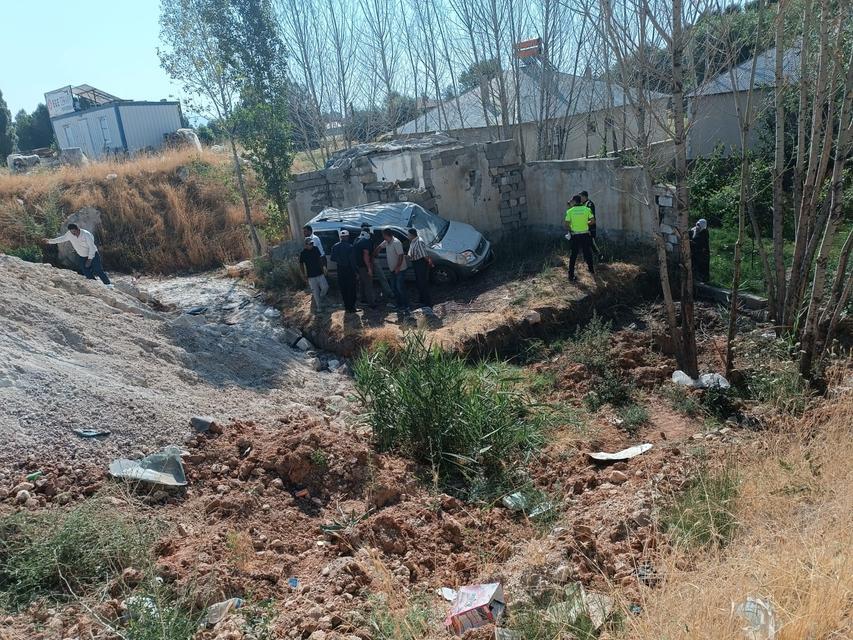 Hafif ticari kamyonet takla attı: 4 yaralı