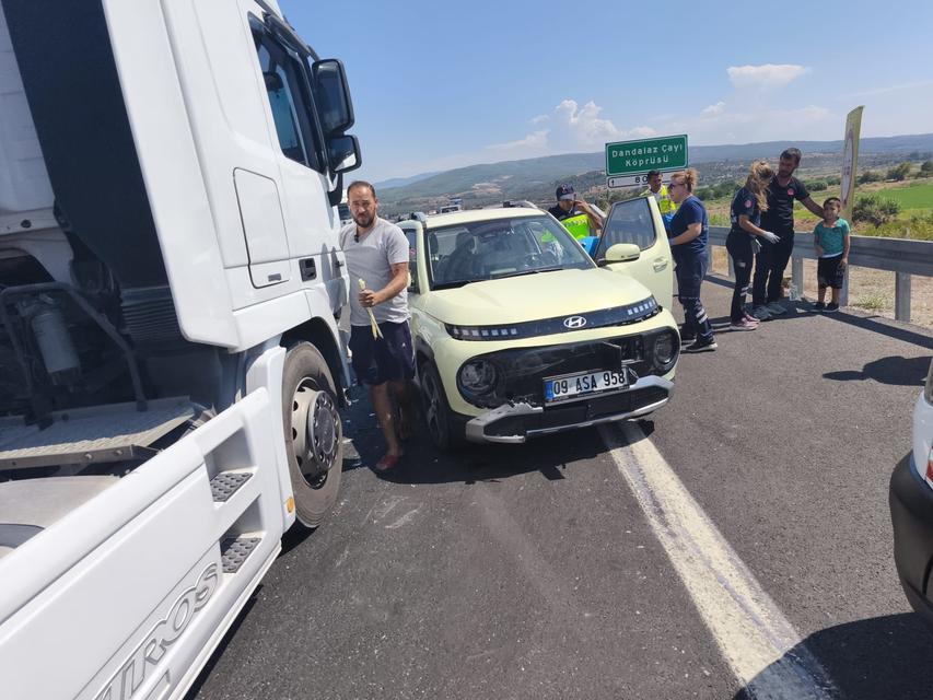 Aydın’da tır, otomobile arkadan çarptı: 3 yaralı