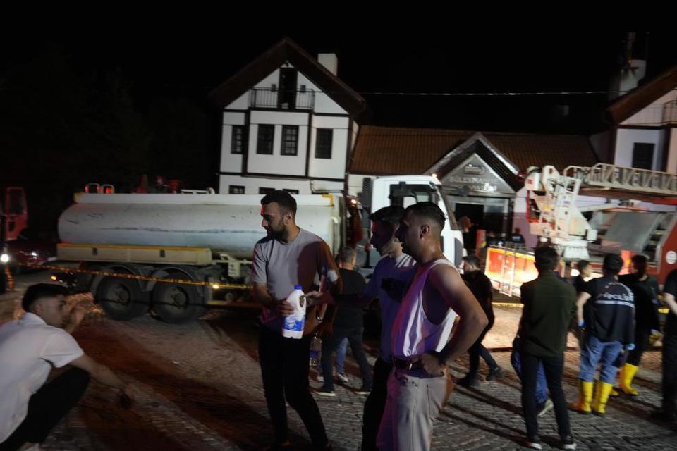 Otelde çıkan yangın paniğe neden oldu