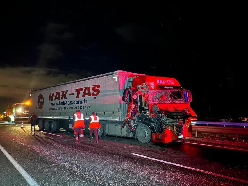 İki tır çarpıştı: 1 yaralı