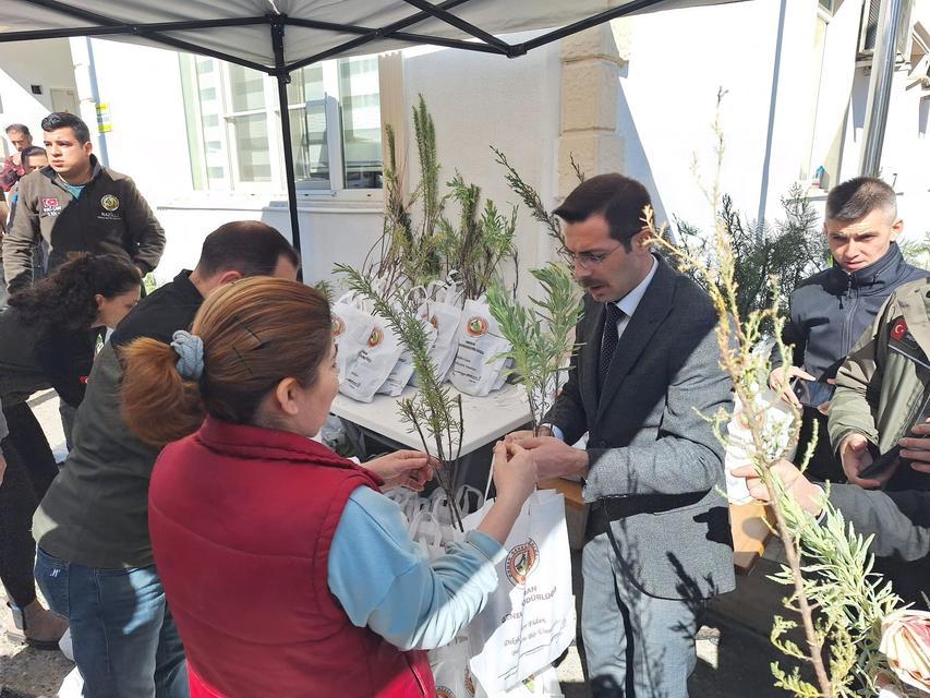 BOZDOĞAN'DA ORMAN HAFTASI'NDA FİDAN DAĞITIMI GERÇEKLEŞTİRİLDİ