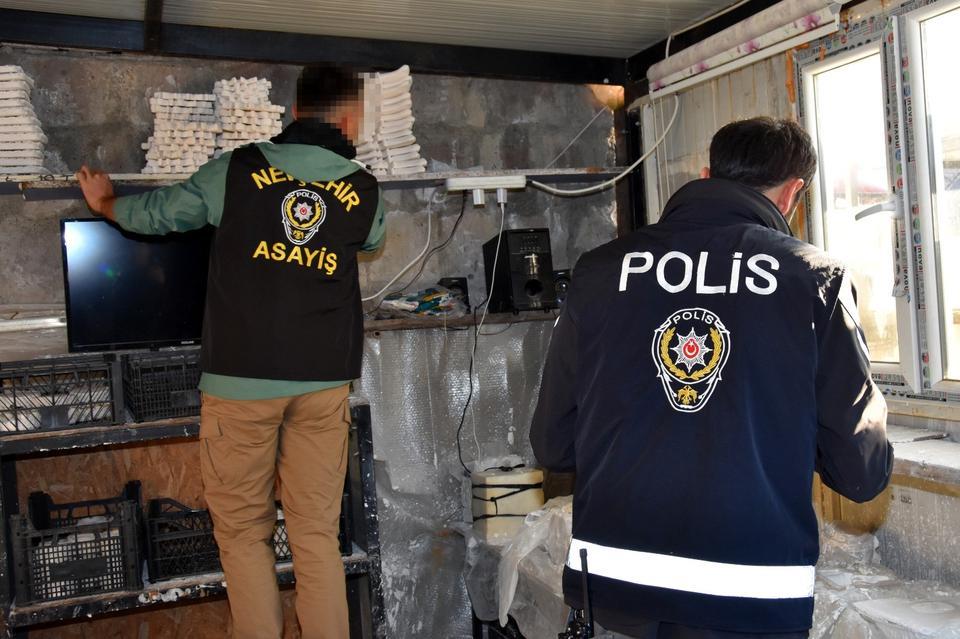 NEVŞEHİR MERKEZLİ FUHUŞ OPERASYONUNDA 29 ŞÜPHELİ GÖZALTINA ALINDI 9 İLDE DÜZENLENEN EŞ ZAMANLI OPERASYONLARDA 16 MAĞDUR KADIN KURTARILDI
