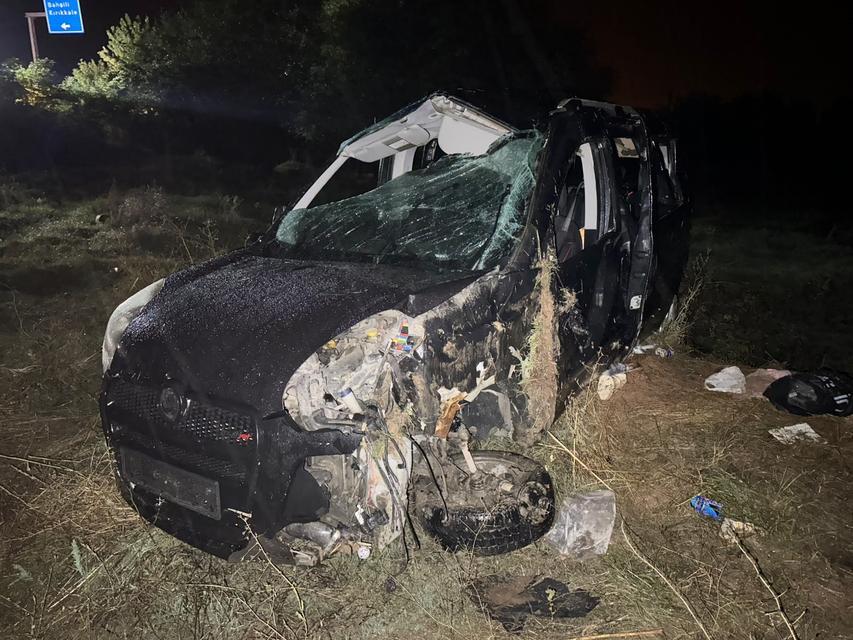 Hafif ticari araç takla attı: 1 ölü, 4 yaralı