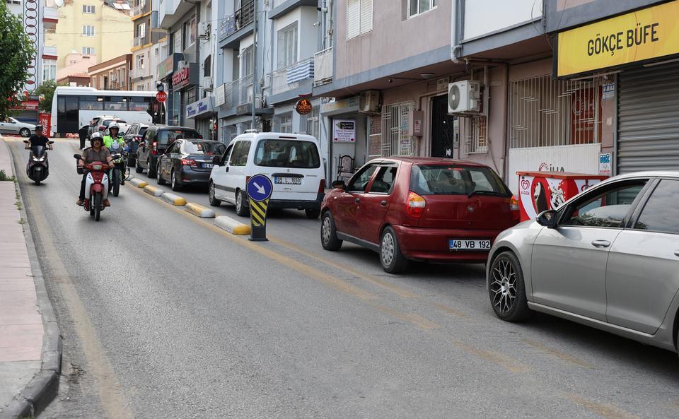 Aydın'da esnaf, kaldırımdan sonra yolları da işgal etmeye başladı