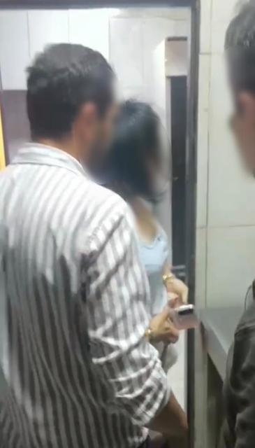 Fuhuş operasyonunda kadın mutfak tezgahının altında saklanırken yakalandı