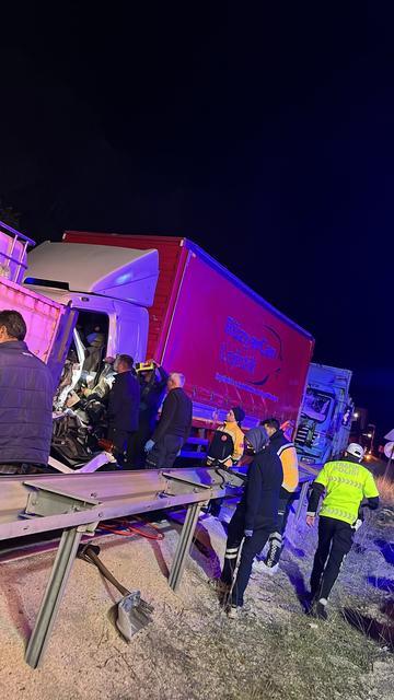 Zincirleme trafik kazası: 2 kişi yaralandı