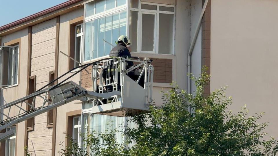 25 yaşındaki genç, balkonunda asılı halde ölü bulundu