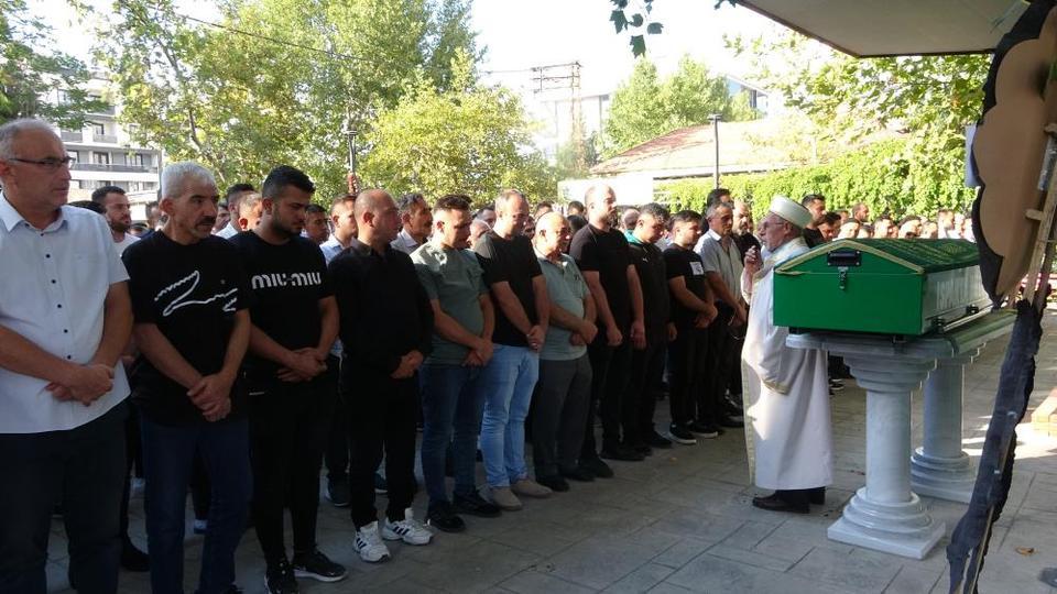 Görev başındayken otomobilin çarptığı güvenlik görevlisi hayatını kaybetti