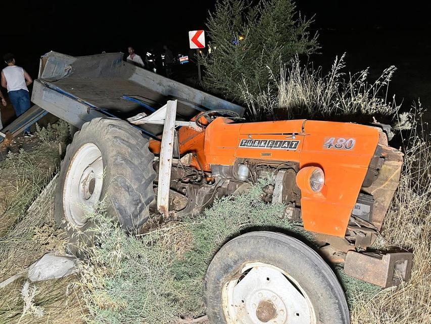 Hafriyat kamyonu traktöre arkadan çarptı: 1 ölü, 1 yaralı