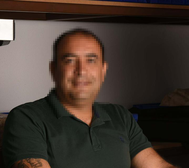 MUGLA'DA, SIT ALANINA INSAAT YAPILMASI ICIN OLUMLU RAPOR DUZENLEYECEGINI ILERI SUREREK, IS INSANINDAN 80 BIN LIRA RUSVET ISTEYEN MUGLA KULTUR VARLIKLARINI KORUMA BOLGE KURULU MUDURLUGU'NDE GOREVLI MEMUR MUTLU TEMIZ ILE BIRLIKTE MUGLA ESKI MUZE MUDURU MUSA OTENEN (FOTOGRAFTA), GOZALTINA ALINDI. JANDARMADAKI ISLEMLERININ ARDINDAN 2 SUPHELI ADLIYEYE SEVK EDILDI.(FOTO: MUGLA DHA)
