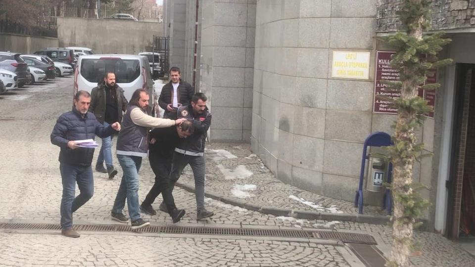 EŞİ VE KIZINI ÖLDÜREN ÖĞRETMEN TUTUKLANDI