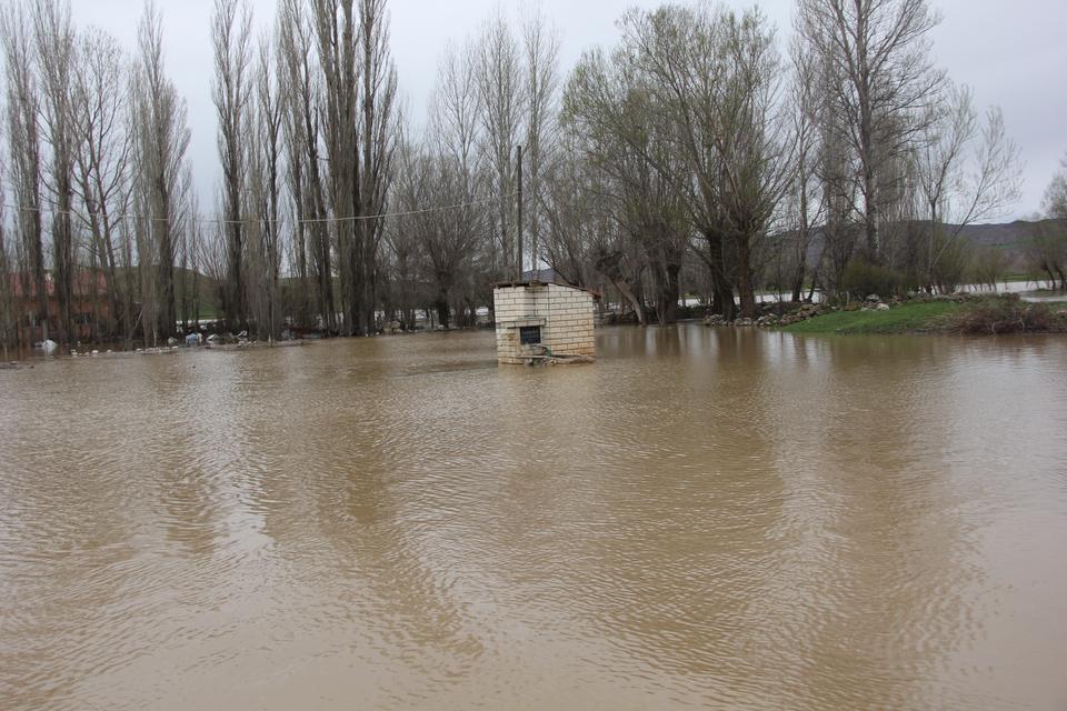 BARAJ TAŞTI, KÖY TAMAMEN SULAR ALTINDA KALDI