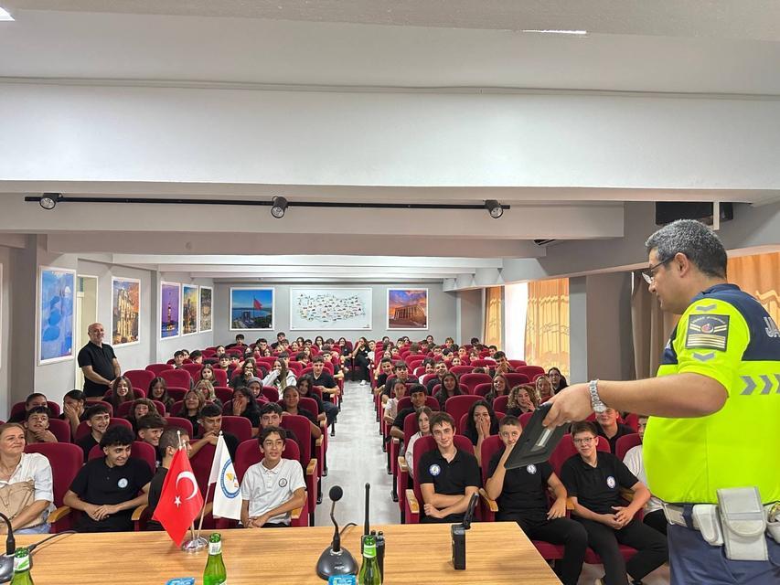 Kuşadası'nda öğrencilere Trafik ve Motosiklet Güvenliği semineri