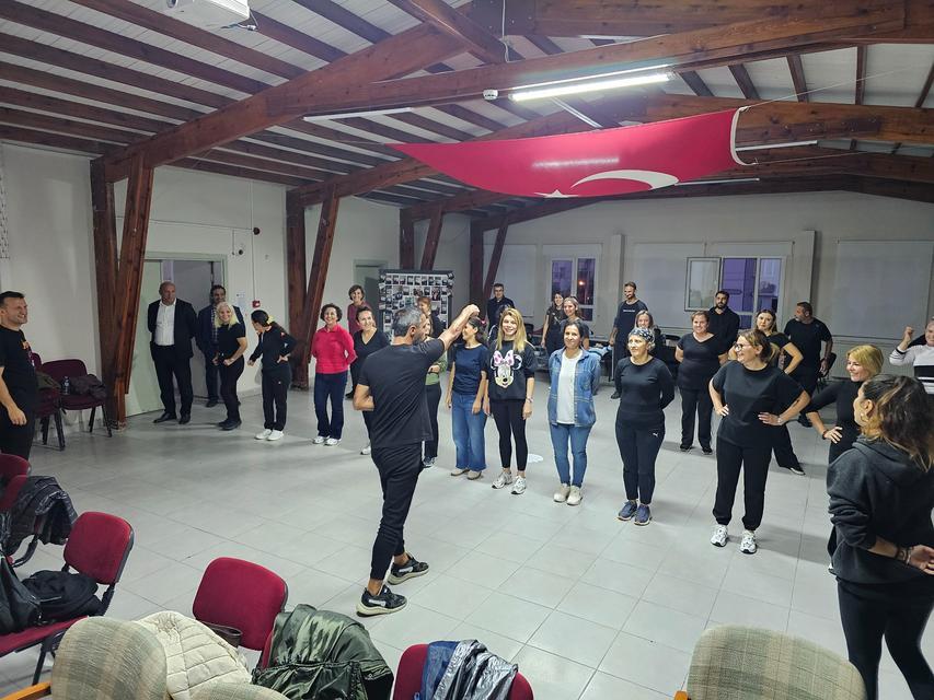 Öğretmenlerden halk dansları yolculuğu