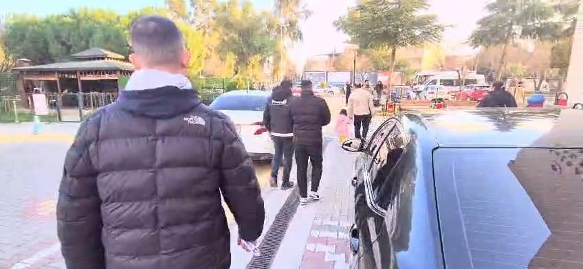 AKHİSAR'DA UYUŞTURUCU TACİRLERİNE DARBE: 3 KİŞİ TUTUKLANDI
