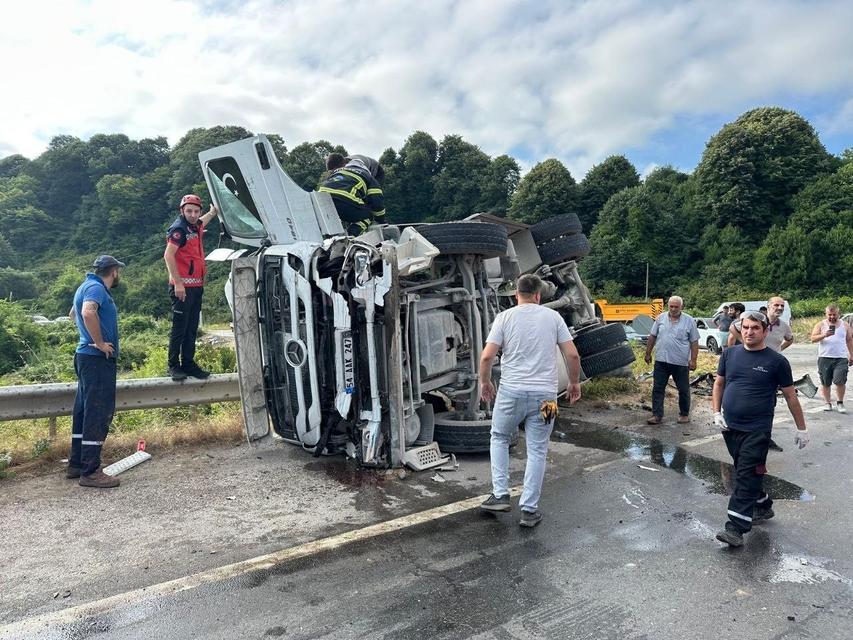 Çekici ile çarpışan otomobil hurdaya döndü: 1 yaralı