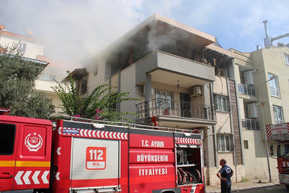 Aydın'da çatı katı yangını korkuttu