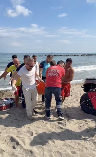 Denizde hareketsiz bulundu... Dakikalarca kalp masajı yapıldı