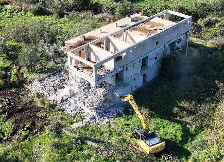 66 kaçak yapı yıkıldı