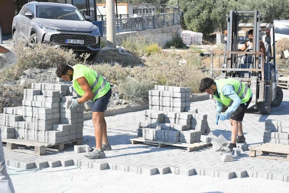 Kuşadası Belediyesi'nden Deirmendere'ye 6 bin metrekarelik yol